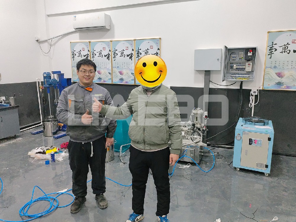 河北某公司1L砂磨機、150三輥機調(diào)試成功